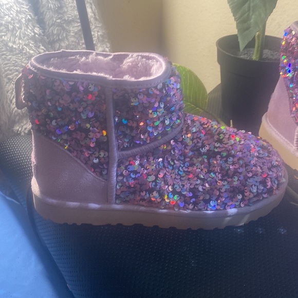Sold New Authentic UGG mini SEQUIN LILAC FROST sparkle Purple BOOTS WOMEN’S 8 - Picture 5 of 16